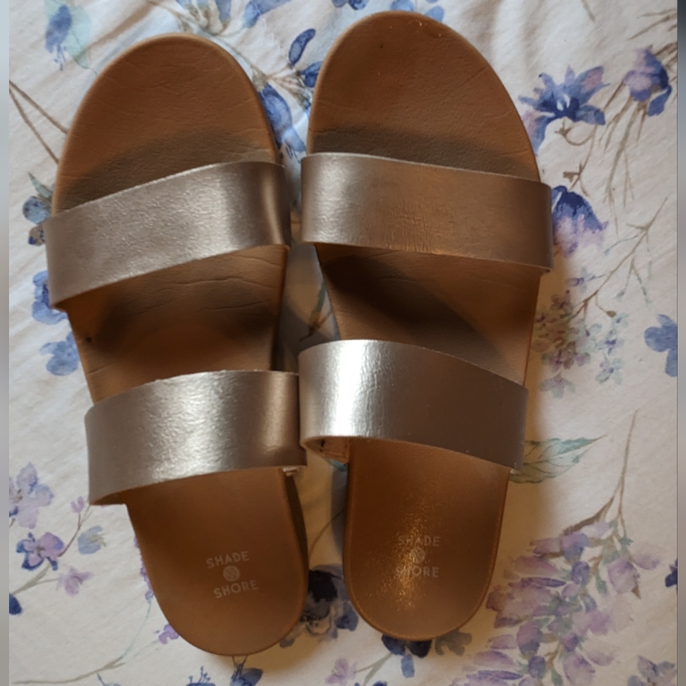 Women's sandals, size 10, gold metallic